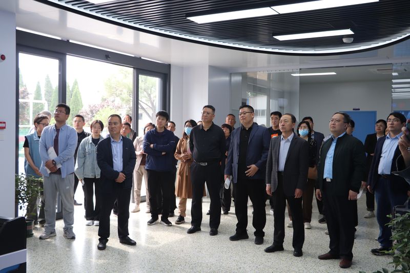 乘風(fēng)破浪正當時(shí)，揮楫擊流為明天